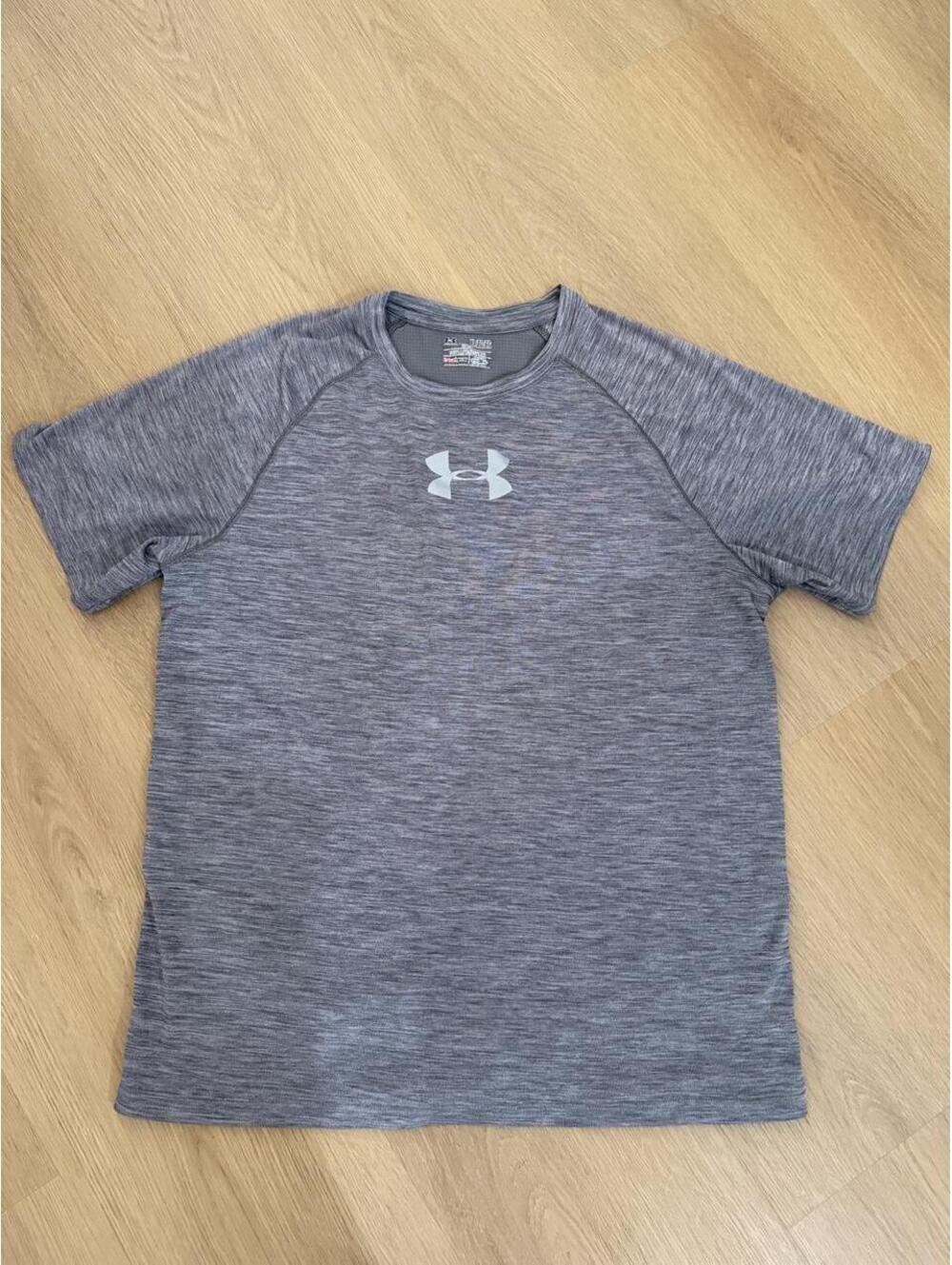 Under Armour Gray Heathered Athletic T-Shirt – XL
